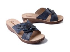 INBLU GL-63 004 granatowy, klapki damskie. Niebieskie klapki damskie Inblu, z aplikacjami, bez obcasa, na koturnie. Za 62.39 zł.