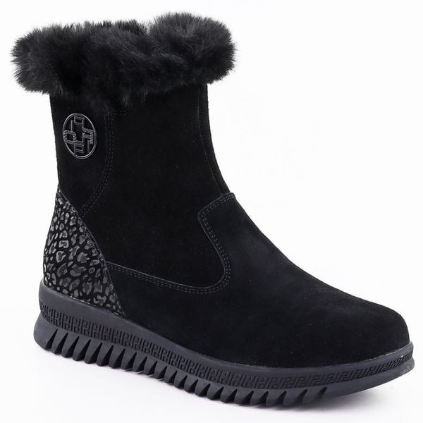 Skórzane botki damskie zamszowe z futerkiem czarne Filippo DBT7271. Czarne botki damskie Filippo, ze skóry, bez obcasa, bez zapięcia. Za 249.99 zł.