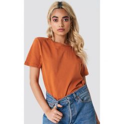 NA-KD Basic T-shirt basic - Orange. Pomarańczowe t-shirty damskie NA-KD Basic, z bawełny, z okrągłym kołnierzem. Za 52.95 zł.
