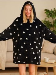 Bluza snuddie - czarny. Czarne bluzy damskie Sinsay, l, bez wzorów, bez kaptura. Za 39.99 zł.