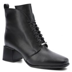 Czarne Botki Karino Damskie Eleganckie Obuwie. Czarne kozaki damskie Karino, ze skóry, bez obcasa, na obcasie. Za 339.00 zł.