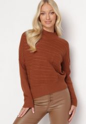 Brązowy Sweter z Wełną o Asymetrycznym Fasonie z Tłoczeniem Sarositte. Brązowe swetry damskie Born2be, bez wzorów, z wełny, z asymetrycznym kołnierzem, bez ramiączek, bez kaptura. Za 159.99 zł.