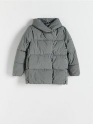 Pikowana kurtka - szary. Szare kurtki damskie Reserved, bez wzorów, z tkaniny, bez kaptura. W wyprzedaży za 49.99 zł.