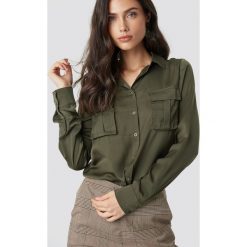 NA-KD Satynowa koszula z kieszeniami - Green. Koszule damskie marki NA-KD. Za 121.95 zł.