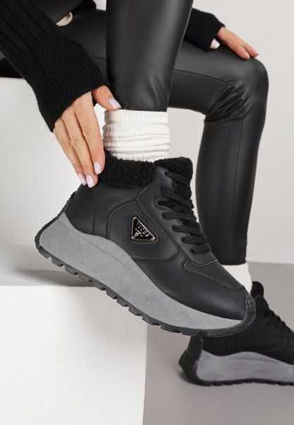 Czarne Sneakersy Śniegowce Vices na Platformie Ozdobione Trójkątną Aplikacją Ficebia. Czarne śniegowce i trapery damskie Renee, z jeansu. Za 89.99 zł.
