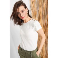 Prążkowana koszulka z lampasem. T-shirty damskie marki Orsay. W wyprzedaży za 35.00 zł.