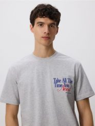 T-shirt comfort z nadrukiem - jasnoszary. Szare t-shirty męskie Reserved, l, bez wzorów, z bawełny, bez kołnierzyka. W wyprzedaży za 35.99 zł.