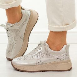 Złote skórzane sneakersy damskie M.Daszyński Ol39-4. Żółte półbuty damskie M.Daszyński, na jesień, bez wzorów, z jeansu, casualowe, z okrągłym noskiem, bez obcasa, na płaskiej podeszwie, bez zapięcia. W wyprzedaży za 233.10 zł.