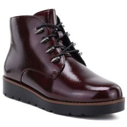 Botki damskie na klinie lakierowane bordowe Potocki Z25-JE19360. Czerwone botki damskie POTOCKI, z lakierowanej skóry, eleganckie, bez obcasa, bez zapięcia. Za 149.99 zł.