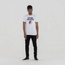 Koszulka Portland Trail Blazers NBA. Białe koszulki sportowe męskie New Era, xl, bez wzorów, z materiału, bez kołnierzyka, bez ramiączek, na fitness i siłownię. Za 174.00 zł.