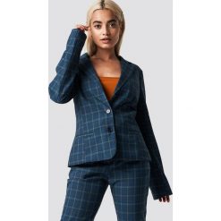 NA-KD Classic Dopasowana marynarka w kratkę - Blue. Żakiety damskie marki NA-KD Classic. W wyprzedaży za 111.47 zł.
