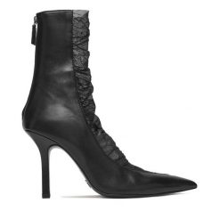 Botki Patrizia Pepe. Czarne botki damskie Patrizia Pepe, bez obcasa, na szpilce, bez zapięcia. Za 1,859.00 zł.