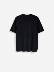 Sweter z krótkim rękawem - czarny. Czarne swetry przez głowę męskie Reserved, l, bez wzorów, z dzianiny, bez kołnierzyka. Za 99.99 zł.