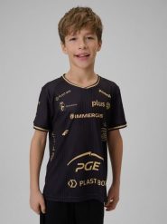 4F Koszulka meczowa replika wyjazdowa z sezonu 2025/26 dziecięca 4F x Projekt Warszawa - czarna 122/128 (6-8 lat). Czarne bluzki dla dziewczynek 4f, bez wzorów, z dzianiny, bez ramiączek. Za 179.99 zł.