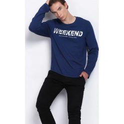 Niebieska Koszulka Weekend Vibes. Niebieskie bluzki z długim rękawem męskie Born2be. Za 39.99 zł.