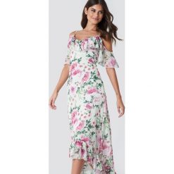 Trendyol Asymetryczna sukienka maxi w kwiaty - Multicolor. Sukienki damskie marki Trendyol. W wyprzedaży za 101.47 zł.