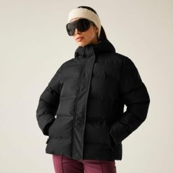 Kurtka damska zimowa Entrusted Dare 2b. Czarne kurtki sportowe damskie Dare 2b, na zimę, bez wzorów, z puchu, bez kaptura, trekkingowe. W wyprzedaży za 549.99 zł.