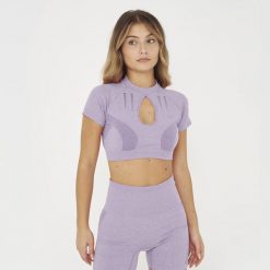 Crop Top do treningu LEXI z krótkim rękawem. Czerwone koszulki sportowe damskie Legea, bez wzorów, na fitness i siłownię. W wyprzedaży za 84.00 zł.