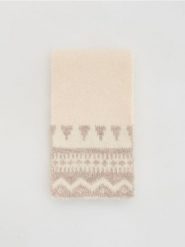 Wzorzysty szalik - kremowy. Białe szaliki i chusty damskie Reserved, bez wzorów. Za 69.99 zł.