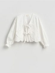 Bluzka z haftem - biały. Białe bluzki damskie Reserved, l, bez wzorów, z bawełny, bez kołnierzyka, bez ramiączek. Za 219.99 zł.