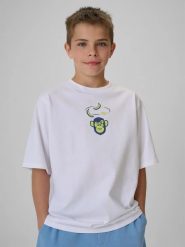 T-shirt loose z nadrukiem chłopięcy 4F 4FJRSS26TTSHM4276. Białe t-shirty dla chłopców 4f, bez wzorów, z bawełny, bez ramiączek. Za 34.99 zł.