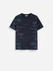 T-shirt regular z nadrukiem allover - granatowy. Niebieskie t-shirty męskie Reserved, l, bez wzorów, z bawełny, bez kołnierzyka. Za 59.99 zł.