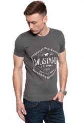 MUSTANG Aaron C Print 1009967 4151. T-shirty męskie Mustang, m, bez wzorów, bez kołnierzyka. Za 69.99 zł.