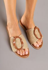 Brązowe Klapki Vices Ozdobione Geometryczną Aplikacją Arririanne. Brązowe klapki damskie Renee, z aplikacjami, eleganckie, bez obcasa, na płaskiej podeszwie. Za 49.99 zł.