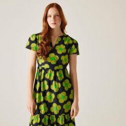 Sukienka casual damska Orla Kiely Tiered Midi. Niebieskie koszulki sportowe damskie Regatta, bez wzorów, z bawełny, casualowe, bez kołnierzyka. W wyprzedaży za 285.00 zł.