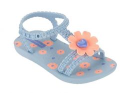Sandały dziewczęce turystyczne Ipanema Daisy. Niebieskie sandały dziewczęce Ipanema, z materiału, bez zapięcia. Za 90.99 zł.