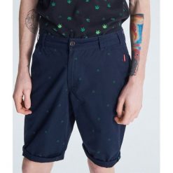 Szorty z nadrukiem - Granatowy. Szorty męskie marki Cropp. Za 79.99 zł.