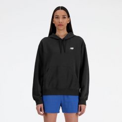 Bluza damska New Balance WT41507BK – czarna. Czarne bluzy damskie New Balance, l, bez wzorów, z bawełny, z kapturem. Za 279.99 zł.