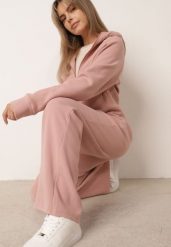 Różowy Komplet Dresowy z Prążkowanego Materiału Bluza z Kapturem i Spodnie Alatha. Czerwone bluzy damskie Born2be, l, bez wzorów, z dresówki, z kapturem, trekkingowe. Za 169.99 zł.