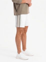 Męskie krótkie spodenki dresowe w szerokie pasy złamana biel V1 OM-SRSK-0182 L. Krótkie spodenki sportowe męskie Ombre, l, bez wzorów, z dresówki. Za 257.18 zł.