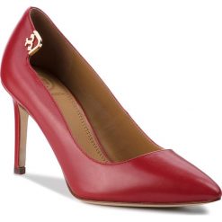 Szpilki TORY BURCH - Elizabeth 85mm Pump 51491 Dark Redstone 601. Czerwone szpilki damskie Tory Burch, ze skóry. Za 1,209.00 zł.