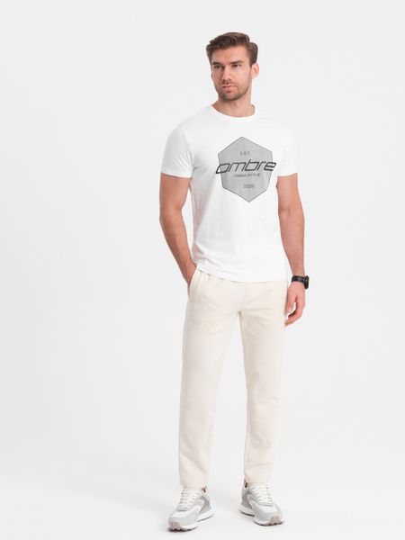Męskie spodnie dresowe z nogawką bez ściągacza - kremowe V11. Białe spodnie sportowe męskie Ombre Clothing, l, bez wzorów, z bawełny. W wyprzedaży za 99.99 zł.