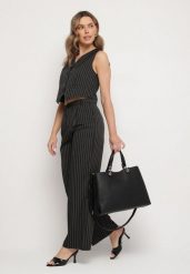 Czarna Torebka w Stylu Shopperki z Metaliczną Aplikacją Ilinera. Czarne torebki do ręki damskie Born2be, z aplikacjami, bez dodatków. Za 129.99 zł.