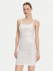 Guess Sukienka dzianinowa W5GK45 Z3MN2 Biały Regular Fit. Białe sukienki damskie Guess, xs, z aplikacjami, z dzianiny, bez kołnierzyka, bez ramiączek. Za 529.99 zł.