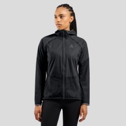 Kurtka przeciwdeszczowa Odlo Jacket DUAL DRY WATERPROOF INSULATED. Czarne kurtki sportowe damskie Odlo, na zimę, l, bez wzorów, z elastanu, z kapturem, do biegania. Za 1,699.99 zł.