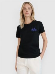 4F T-shirt regular z nadrukiem damski - czarny S. Czarne koszulki sportowe damskie 4f, s, z aplikacjami, z bawełny, eleganckie, bez kołnierzyka. W wyprzedaży za 39.99 zł.
