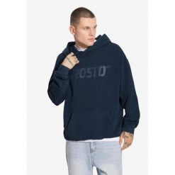 Bluza sportowa męska Prosto Big Log z kapturem. Niebieskie bluzy męskie Prosto., m, bez wzorów, z kapturem. Za 274.99 zł.