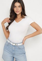 Biały T-shirt z Bawełny o Prostym Kroju z Dekoltem w Serek Fevireena. Białe bluzki damskie Born2be, l, bez wzorów, z bawełny, eleganckie, bez kołnierzyka, bez ramiączek. Za 39.99 zł.