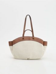 Tkaninowa torebka shopper - brązowy. Brązowe torebki shopper damskie Reserved, bez wzorów, z tkaniny, bez dodatków. Za 159.99 zł.