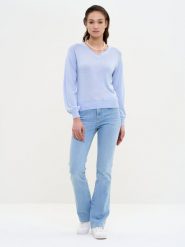 Sweter damski z wiskozy niebieski Simona 400. Niebieskie swetry damskie Big Star, l, z aplikacjami, z jeansu, klasyczne, bez kołnierzyka, bez ramiączek, bez kaptura. W wyprzedaży za 139.99 zł.