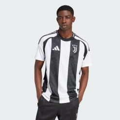 Koszulka Juventus 24/25 Home. Białe koszulki sportowe męskie Adidas, l, bez wzorów, z materiału, bez kołnierzyka, bez ramiączek, do piłki nożnej. Za 449.00 zł.