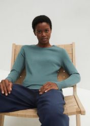 Sweter basic z bawełny z recyklingu. Zielone swetry damskie bonprix, bez wzorów, z bawełny, casualowe, bez kołnierzyka, bez ramiączek, bez kaptura. Za 62.99 zł.