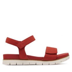 Sandały Tamaris. Czerwone sandały damskie Tamaris, bez wzorów, bez obcasa, na płaskiej podeszwie, bez zapięcia. Za 239.99 zł.