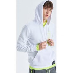 Bluza z kapturem kolekcja Futuristic Youths - Biały. Bluzy męskie marki Cropp. Za 129.99 zł.