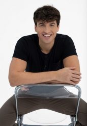 T-shirt z rozpinanym dekoltem TM-HUBRIS. Czarne t-shirty męskie Volcano, l, bez wzorów, z bawełny, klasyczne, bez kołnierzyka. Za 69.99 zł.