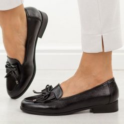 Czarne półbuty damskie M.Daszyński 25113-2. Czarne półbuty damskie M.Daszyński, na jesień, z aplikacjami, z materiału, biznesowe, bez obcasa, na płaskiej podeszwie, bez zapięcia. Za 179.00 zł.